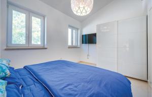 Postel nebo postele na pokoji v ubytování Cozy Home In Cambarelici