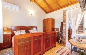 Ένα ή περισσότερα κρεβάτια σε δωμάτιο στο Awesome Home In Grizane With Wifi