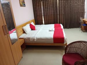 Hotel Tri-Star Regency客房内的一张或多张床位