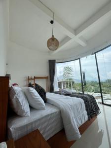 Postel nebo postele na pokoji v ubytování TUGU Bali glamping
