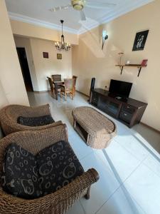 TV a/nebo společenská místnost v ubytování Ricco Ruby Homestay + 16 fotografií