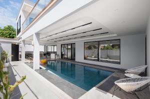 Kolam renang di atau dekat dengan T M L-Jomtien Beach 5 bedrooms - independent swimming pool and KTV