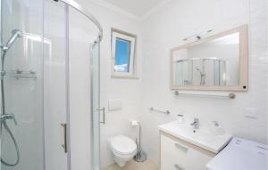 Kúpeľňa v ubytovaní One-Bedroom Apartment In Cavtat