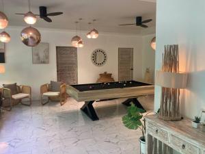 Τραπέζι μπιλιάρδου στο Dreams, panoramic seaview villa, 2 pools