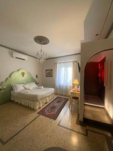 Postel nebo postele na pokoji v ubytování Palazzo Mari suite & rooms b&b