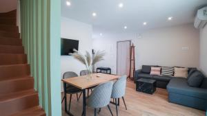 Ruang duduk di Odyssey Residences 2