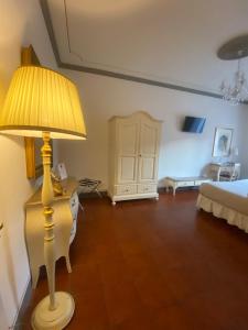 Postel nebo postele na pokoji v ubytování Palazzo Mari suite & rooms b&b