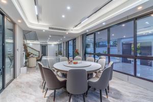 Gambar di galeri bagi T M L-Jomtien Beach 5 bedrooms - independent swimming pool and KTV di Pantai Jomtien