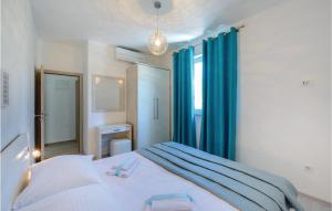 Posteľ alebo postele v izbe v ubytovaní One-Bedroom Apartment In Cavtat