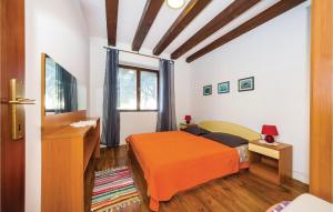 Łóżko lub łóżka w pokoju w obiekcie Holiday Home Bibinjskih Mlikaric Bb Iv