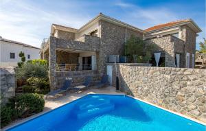 Bazén v ubytovaní Pet Friendly Home In Krk alebo v jeho blízkosti