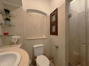 Kupatilo u objektu Artsy 1 BR Apt/ Free Pool & Lagoon Access @ElGouna +24 fotografije
