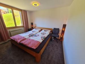 Un pat sau paturi într-o cameră la ABO - Boutique Apartment - Chalet Grindelwaldgletscher