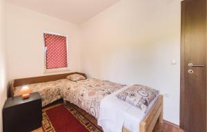 Postel nebo postele na pokoji v ubytování Two-Bedroom Apartment In Blace
