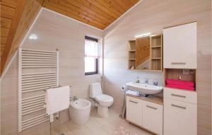 Koupelna v ubytování Two-Bedroom Apartment In Velika Gorica