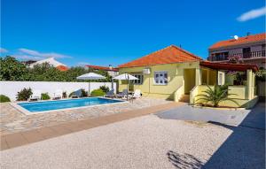 Bazén v ubytování Two-Bedroom Holiday Home In Sokusan nebo v jeho okolí