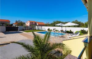 Bazén v ubytování Two-Bedroom Holiday Home In Sokusan nebo v jeho okolí