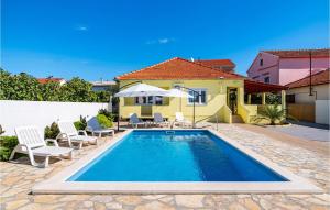 Bazén v ubytování Two-Bedroom Holiday Home In Sokusan nebo v jeho okolí