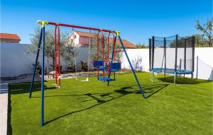 Herní místnost nebo prostor pro děti v ubytování Two-Bedroom Holiday Home In Sokusan