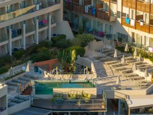 Bazén v ubytovaní Minos Hotel alebo v jeho blízkosti