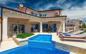 une villa avec piscine et une maison dans l'établissement Villa Torre Iv, à Poreč 42 autres photos