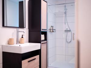 a bathroom with a sink and a shower at Design-Ferienwohnung Ahrweiler WiFi Parken Zentral NEU in Bad Neuenahr-Ahrweiler +24 photos