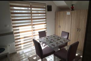 Uma área de estar em Apartman Iva