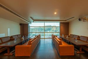 Posezení v ubytování Hotel Transit International- Aerocity Delhi Airport + 37 fotografií