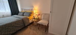 Ένα ή περισσότερα κρεβάτια σε δωμάτιο στο Snuggy Nest