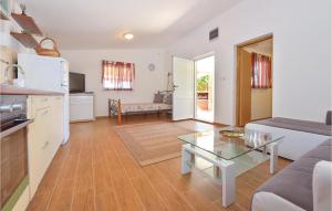 Kuchyň nebo kuchyňský kout v ubytování Holiday Home Jezera With Sea View I