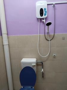 a bathroom with a blue toilet and a shower at Homestay Lyn Impian in Tanjung Rambutan