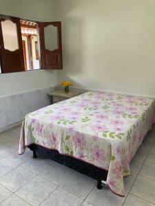 a bedroom with a bed with a pink and green blanket at Rancho 7 maravilha in Bonito +30 photos