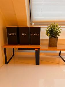 two boxes on a table with a potted plant at Ruhrtraum Kettwig Ferienwohnung am Fluss in Essen