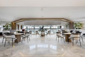 A seating area at Flow Spectrum Resort Sahl Hasheesh