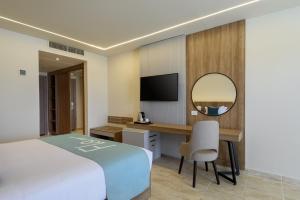 TV a/nebo společenská místnost v ubytování Flow Spectrum Resort Sahl Hasheesh