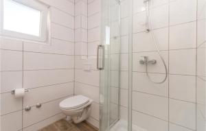 Ein Badezimmer in der Unterkunft Amazing Studio In Biograd With Wifi
