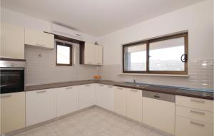 Kuchyň nebo kuchyňský kout v ubytování Apartment Korcula With Sea View Vi