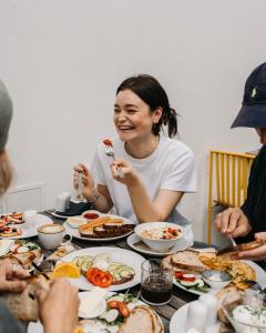 Jedlo v ubytovaní bed & breakfast alebo blízkom okolí