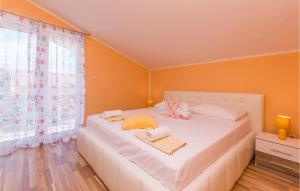 Posteľ alebo postele v izbe v ubytovaní Four-Bedroom Holiday Home In Pristeg
