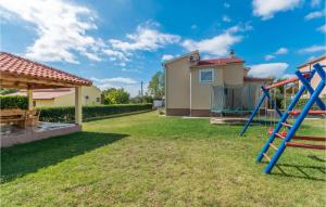 Detský kútik v ubytovaní Four-Bedroom Holiday Home In Pristeg