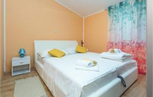 Posteľ alebo postele v izbe v ubytovaní Four-Bedroom Holiday Home In Pristeg