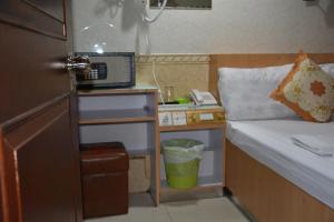 Un pat sau paturi într-o cameră la Everest Hostel