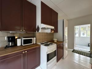 Η κουζίνα ή μικρή κουζίνα στο Vääksyn Mummola