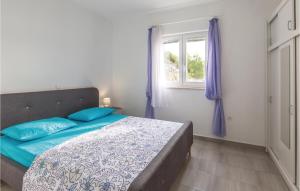 Postel nebo postele na pokoji v ubytování Three-Bedroom Apartment In Komarna