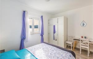Postel nebo postele na pokoji v ubytování Three-Bedroom Apartment In Komarna
