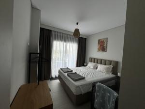 En eller flere senge i et værelse på Artion Cozy Residence Nikiti + 16 billeder