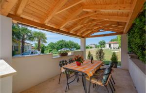 Balkón nebo terasa v ubytování One-Bedroom Holiday Home In Zminj