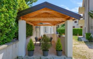 Zahrada ubytování One-Bedroom Holiday Home In Zminj