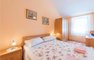 Postel nebo postele na pokoji v ubytování One-Bedroom Holiday Home In Zminj