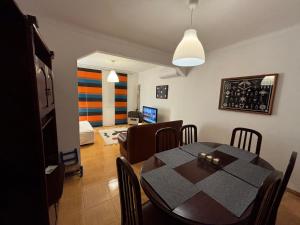 a dining room with a table and a living room at Casa do Henrique in São Luis